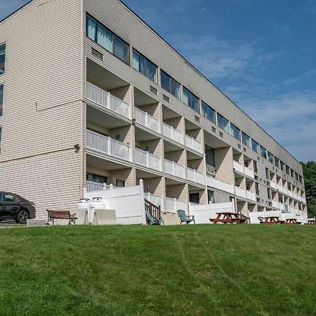 Cute Cedar Lodge Studio With Balcony & Lake Views! Laconia Exterior foto