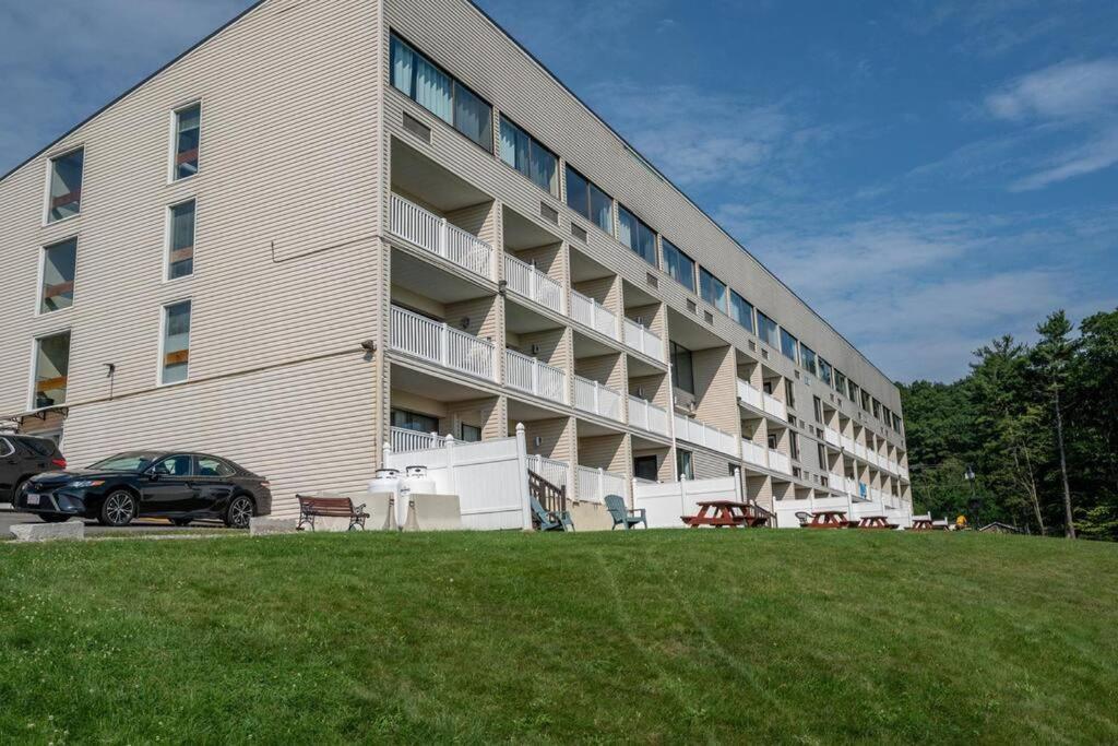 Cute Cedar Lodge Studio With Balcony & Lake Views! Laconia Exterior foto